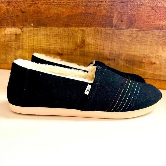 NWT Toms Alpargata Ortholite Rainbow Pride Faux Fur Lined Slip Ons - Picture 3 of 8